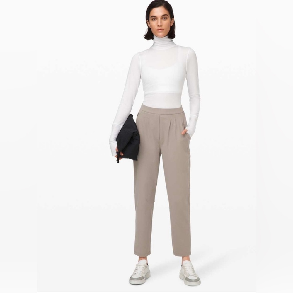 Lululemon | Essential High-Rise Trouser size 6